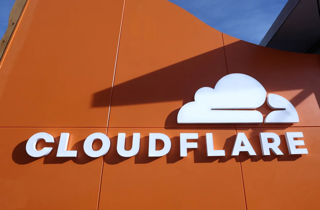 Căderea Cloudflare a cauzat o pană globală de internet, afișând erori pe site-uri.