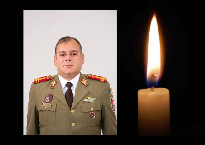 Locotenent-colonel Marcel Grozav, profesor la Academia Forțelor Terestre din Sibiu, în uniformă de ceremonie