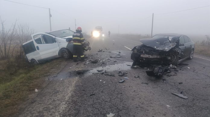 Accident cu trei vehicule pe DN 14, între Laslea și Dumbrăveni, care a avut ca urmare trei persoane rănite.
