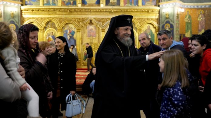 Mitropolitul IPS Laurențiu slujește o liturghie solemnă în Catedrala din Sibiu