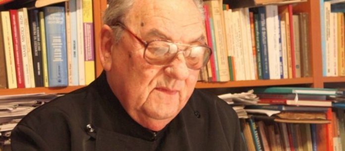 Arhid. prof. univ. dr. Constantin Voicu, portret solemn în vestminte preoțești