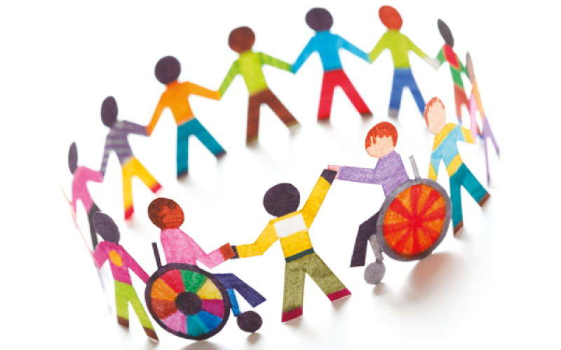 paperenfants_handicap_mediaplanet1-800x500_c Copil cu handicap vizual explorând o hartie tipărită în braille pentru incluziune