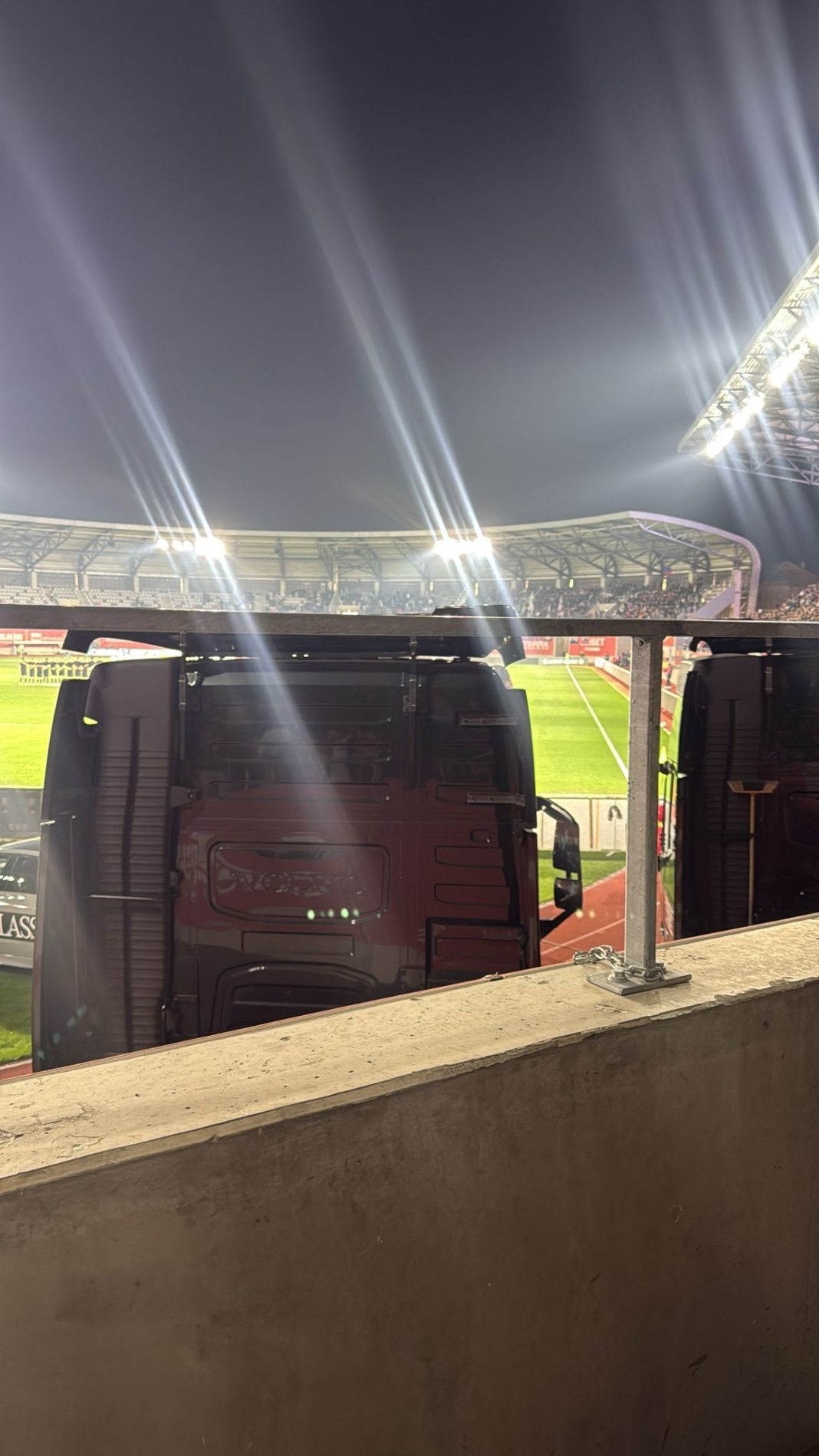 fani Fani Hermannstadt aplaudând, beneficiari de bilete gratuite pentru meciul cu UTA Arad