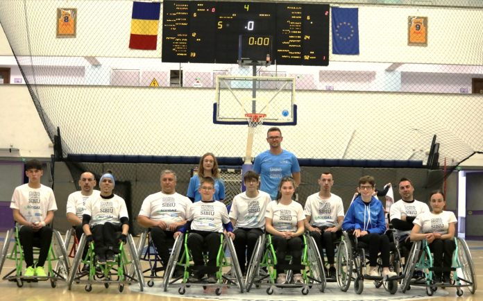 Jucător CSS Comunitar concentrat la baschet scaun rulant în Sibiu
