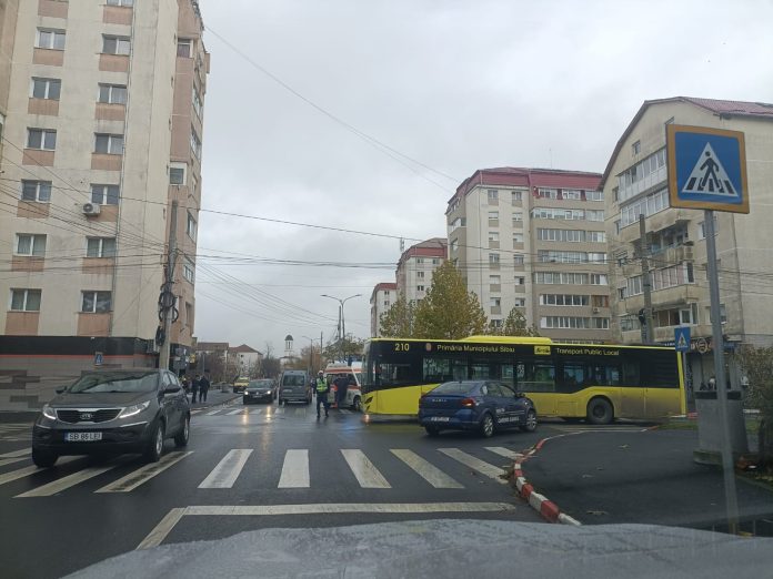 Intervenția serviciilor de urgență la locul incidentului din autobuzul Valea Aurie