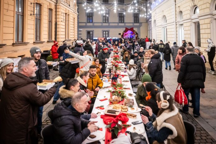 Decor de iarnă și atmosferă festivă în incinta Christmas at the Palace, eveniment comunitar sibian