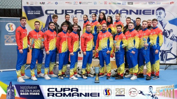 Gimnastele Puma Sibiu execută o rutină de grup la competiția națională.