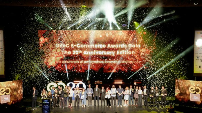 Echipa Mobila ABC primind premiul la Gala Premiilor eCommerce 2025 pentru cel mai bun start-up