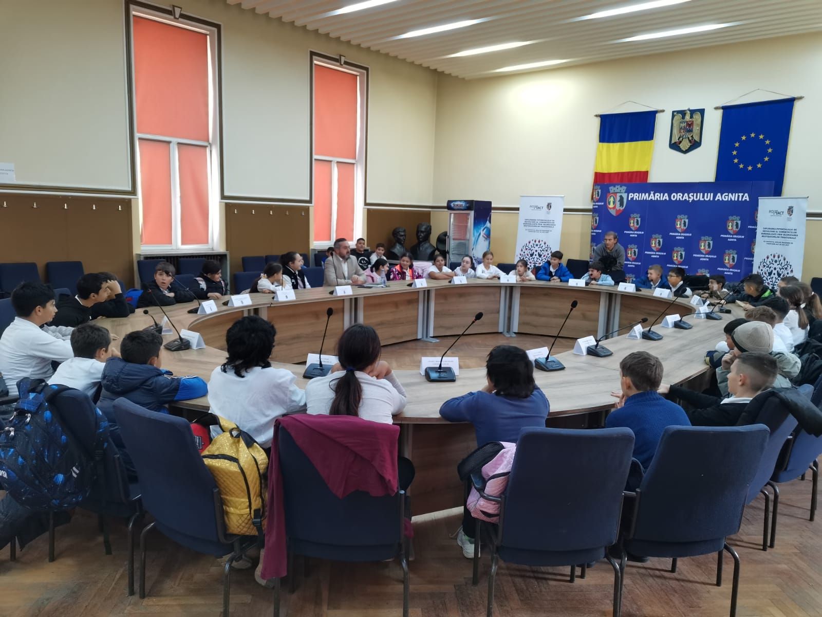 Primarul Agnita întâlnește elevii Liceului August Treboniu Laurian, ascultând vocea tinerilor