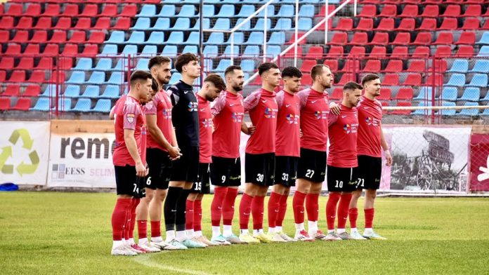 Fotbalistii CSC Șelimbăr sărbătoresc golul victoriei importante în meci