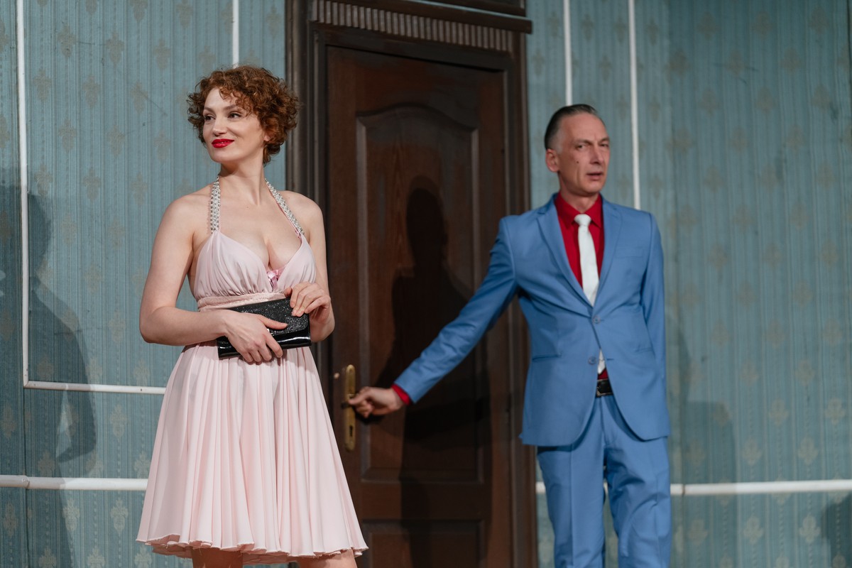 Actorul Andrei Văleanu în rol principal din piesa de debut „Lola Brau” la TNRS.
