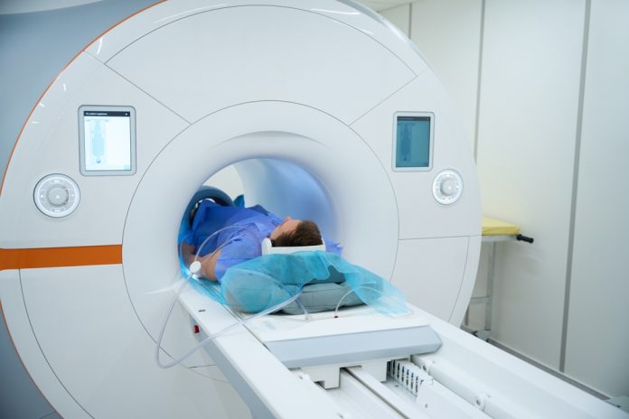 Acces facil la un aparat modern de RMN în Sibiu pentru investigații medicale de precizie.