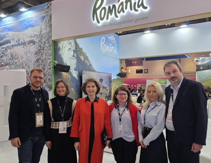 Ambasadorul României în Marea Britanie la standul județului Sibiu WTM Londra