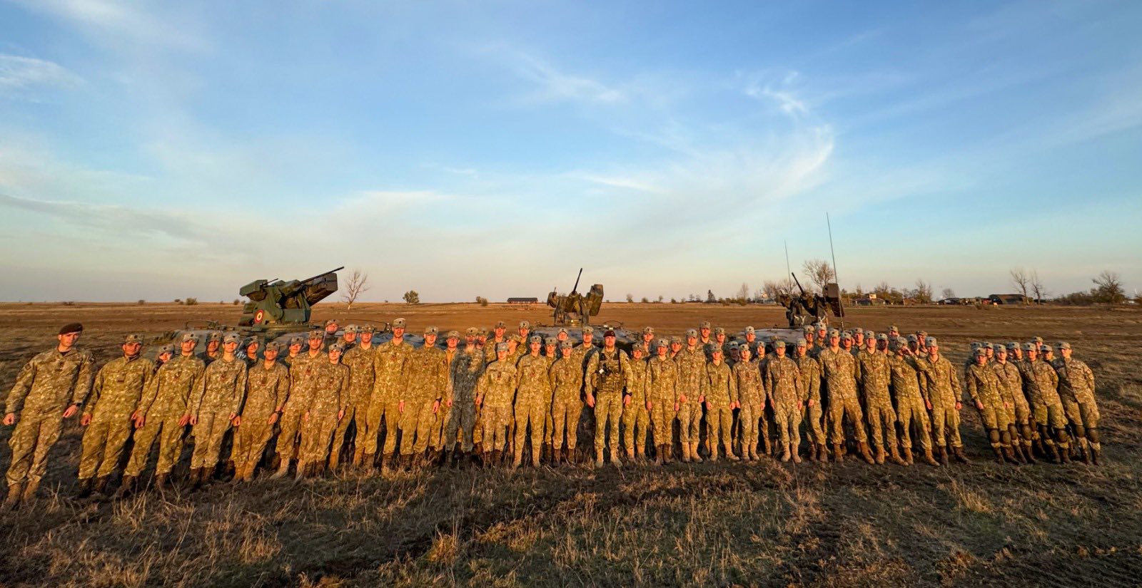 Cadeți AFT Sibiu în uniformă de camuflaj, pregătiți pentru exercițiul DACIAN FALL 2025 România