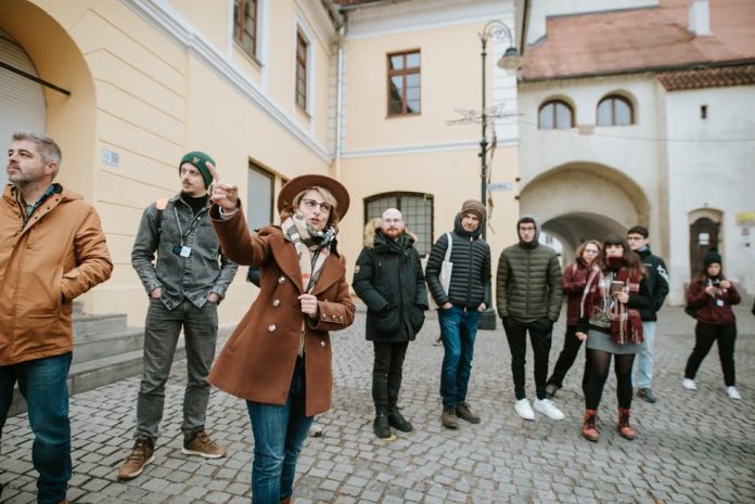 Ghid turistic Adela Dadu dezvăluie istoria breslelor medievale și a masoneriei din Sibiu