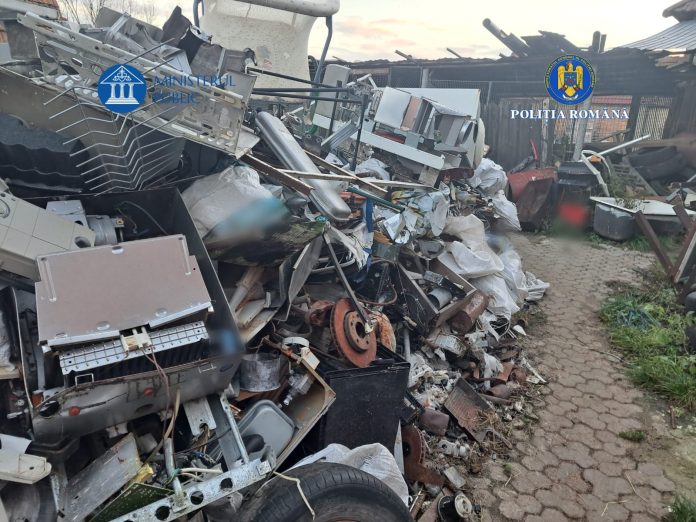 Depozitare ilegală de deșeuri și resturi de construcții descoperită de poliția sibiană în Rusciori
