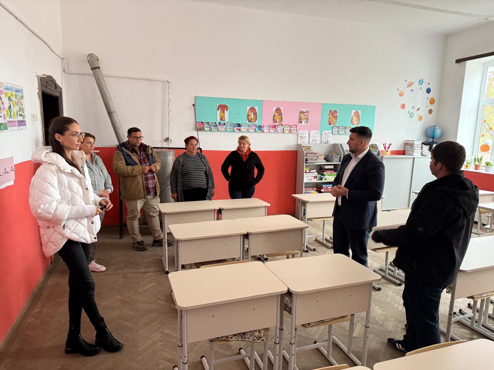 Clasa modernă și luminoasă la noua școală din Alțâna, dotată cu calculatoare noi