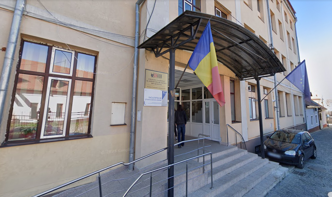 Captură de ecran arătând condiții precare, probabil toalete sau lipsa căldurii pentru jurnaliștii de mâine