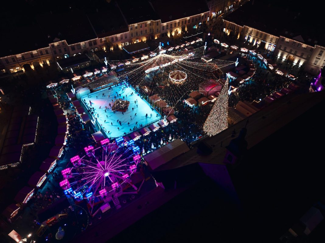 unnamed (6) Produse artizanale românești și gogoși calde expuse la un stand din Târgul de Crăciun Sibiu