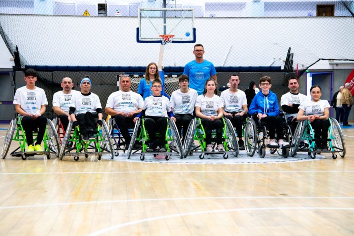 Echipa de baschet în scaun rulant Zburătorii sărbătorește victoria la campionat