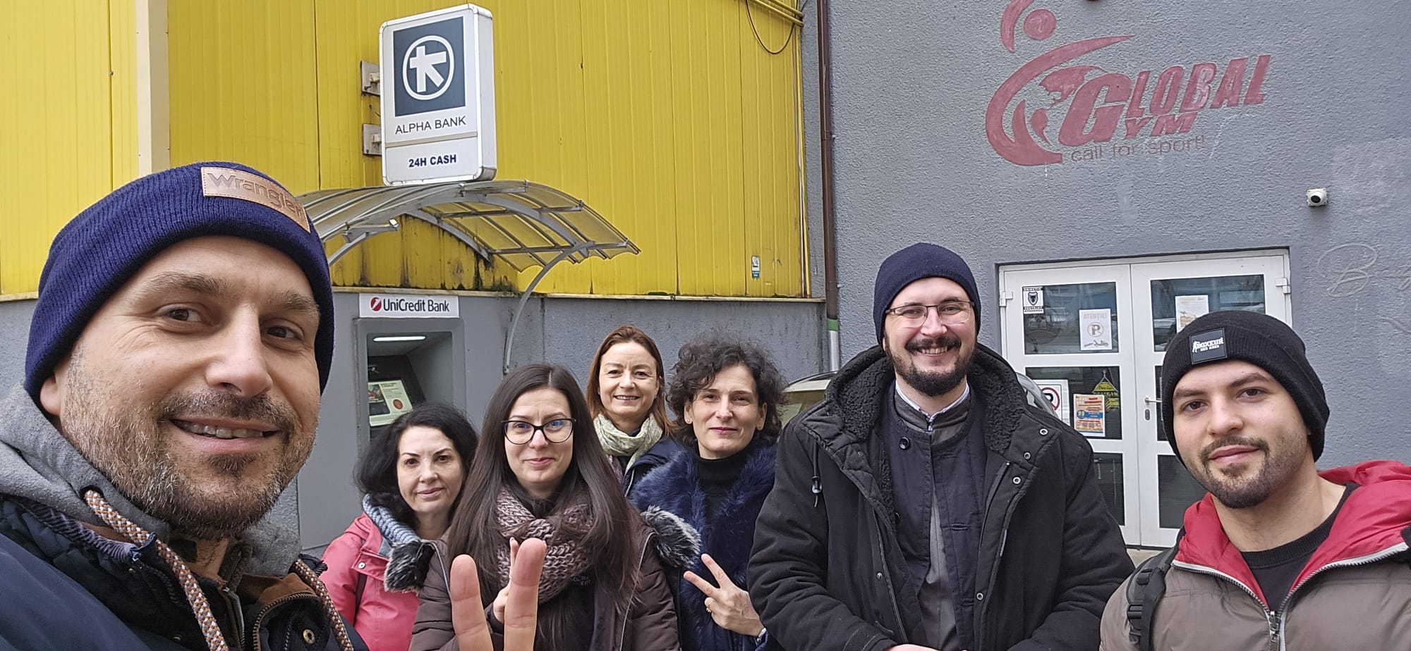 Grup de voluntari din Parohia Nou, județul Sibiu, înainte de începerea activității caritabile