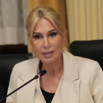 Screenshot Raluca Turcan acuzându-l pe Bogdan Trif că fură munca altora la TVA-ul la locuințe