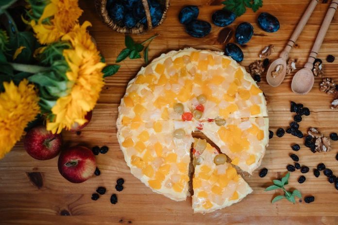 Produse artizanale și decorativă de sărbători expuse la Piața Volantă