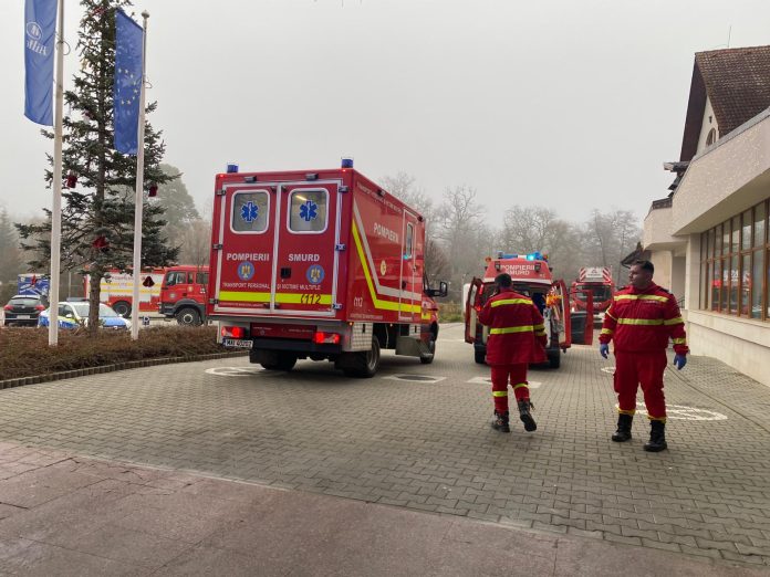 Zona interzisă și cordonată de poliție în hotel după prăbușirea tavanului