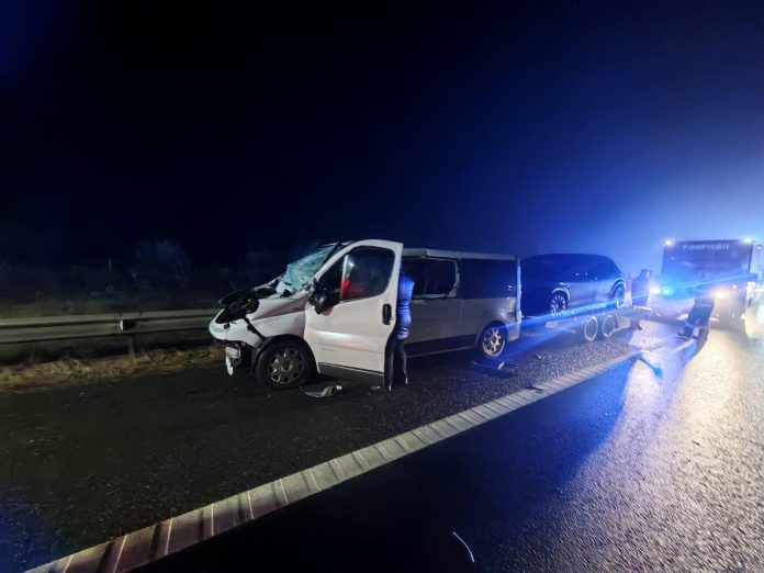 Traficul blocat pe Autostrada A1 în urma coliziunii dintre cele două microbuze lângă Săliște.