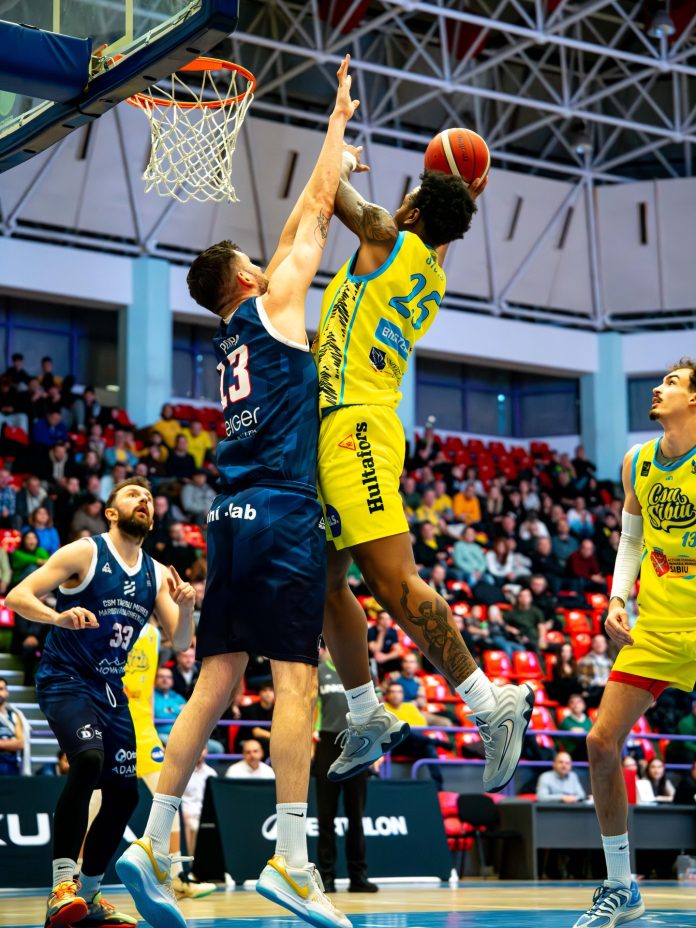 BC CSU Sibiu sărbătorește a cincea victorie în campionat pe parchet