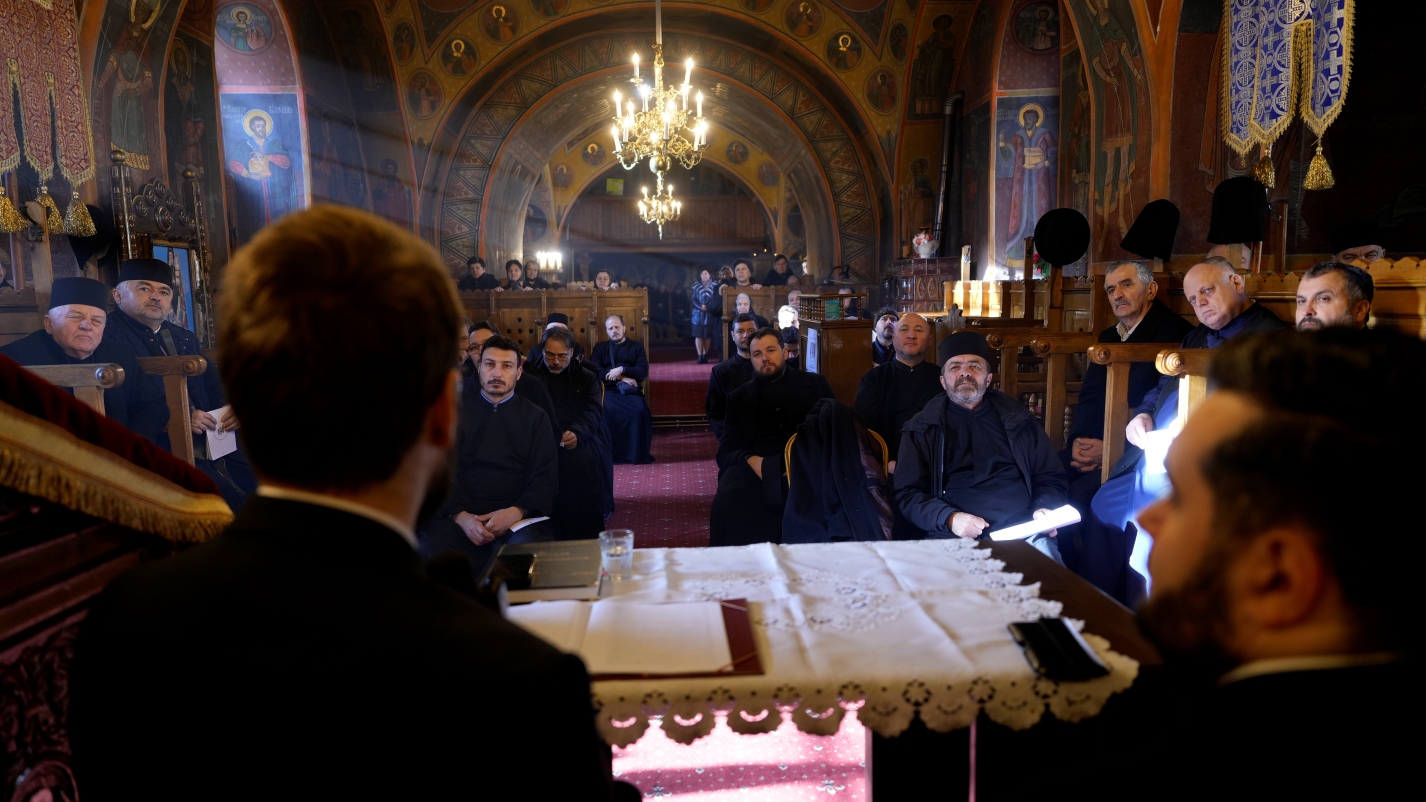 Părintele Dometie Trihenea comemorat la Tilișca, cu participarea credincioșilor și a clerului