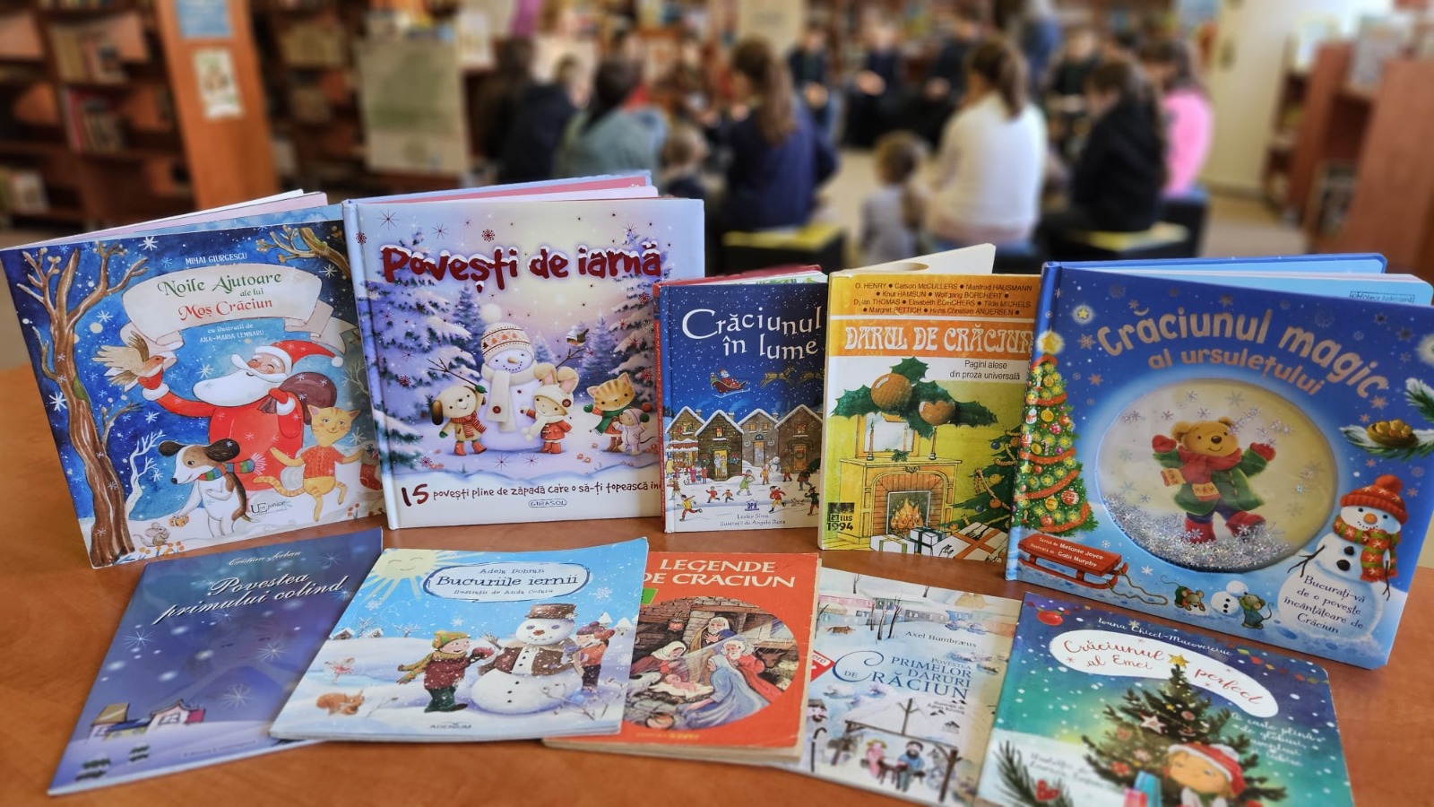 Copii participă la o activitate educativă interactivă în cadrul Școala Altfel la Biblioteca ASTRA