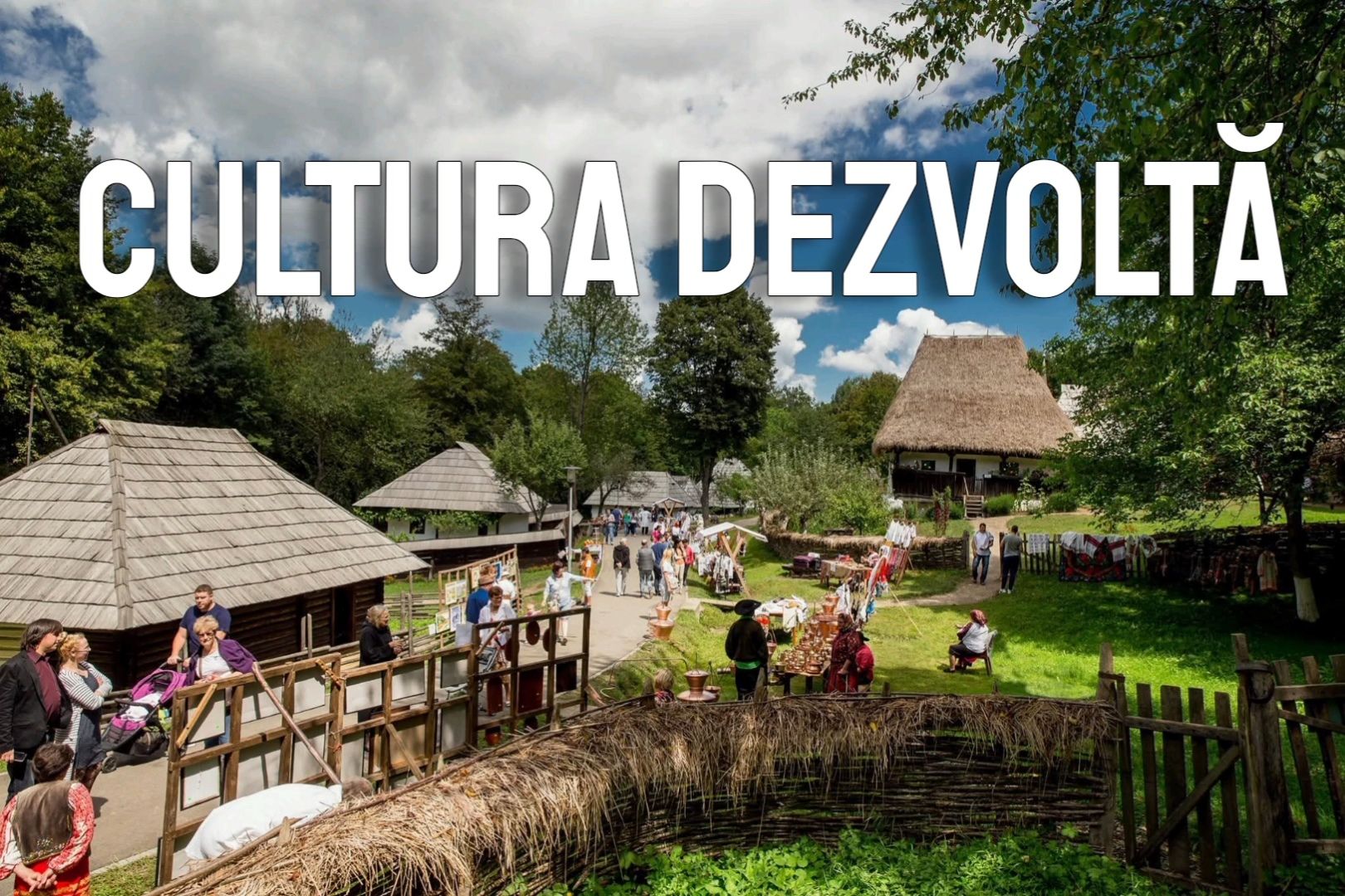 Muzeul ASTRA Sibiu, clădirea principală și peisajul muzeal, cu mențiunea prețurilor actualizate pentru vizitatori.