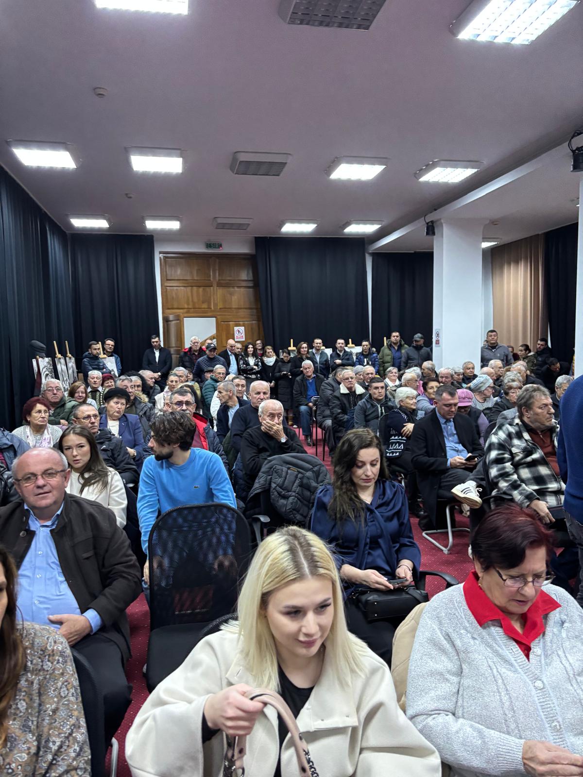 Oameni din Cartierul Arhitecților semnează adeziunea la PNL Cisnădie