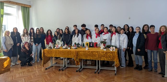 Close-up pe un produs artizanal vândut la un bazar de afaceri