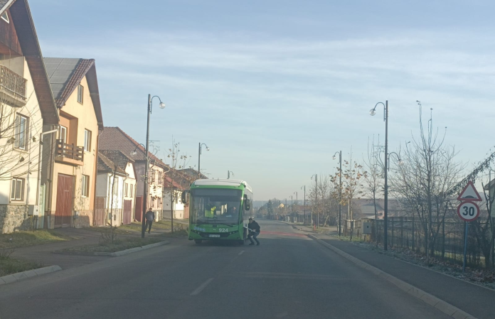 Autobuz Tursib implicat într-un nou incident rutier pe traseul spre Cisnădie.