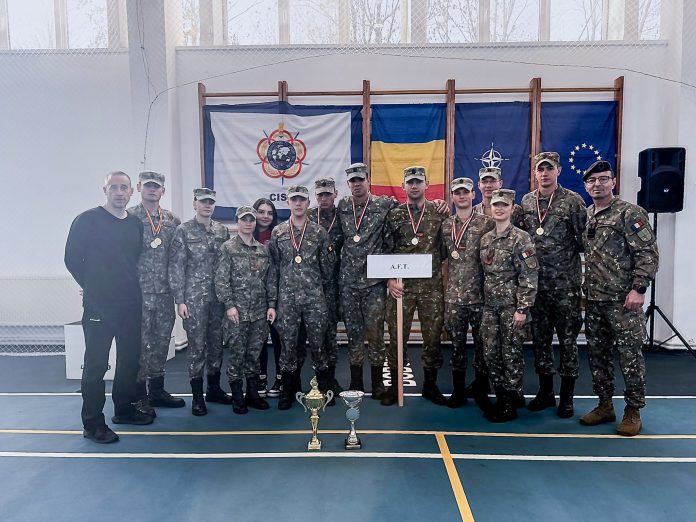 Ceremonia de premiere la Campionatul Militar de Taekwondo cu sportivii pe podium