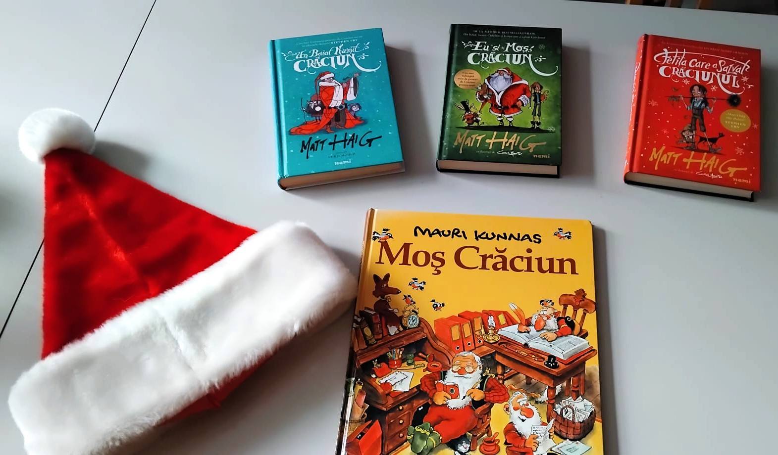 Copii creativi pictează și lucrează manualități cu temă de Crăciun la Biblioteca ASTRA Sibiu