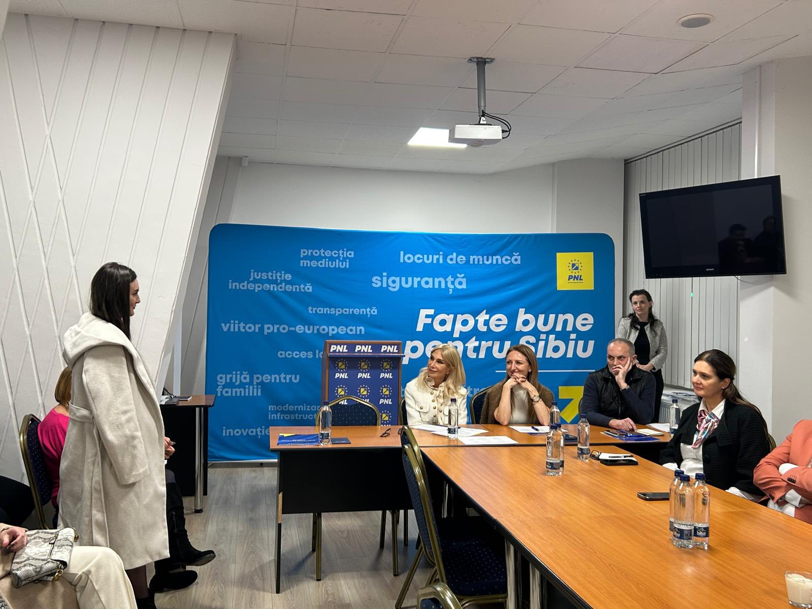 Noi membri validați în PNL Sibiu alături de Raluca Turcan, întărirea comunității prin politică