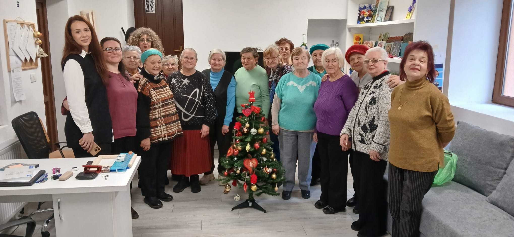 Grup beneficiari Centrul Social Catedral în cadrul vizitei educative la Asociația Nevăzătorilor