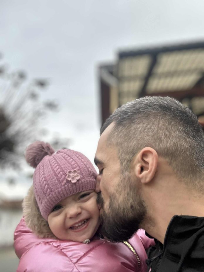 Kacso Cati la bazarul caritabil pentru fetița Ariana, bolnavă gravă, strângând fonduri