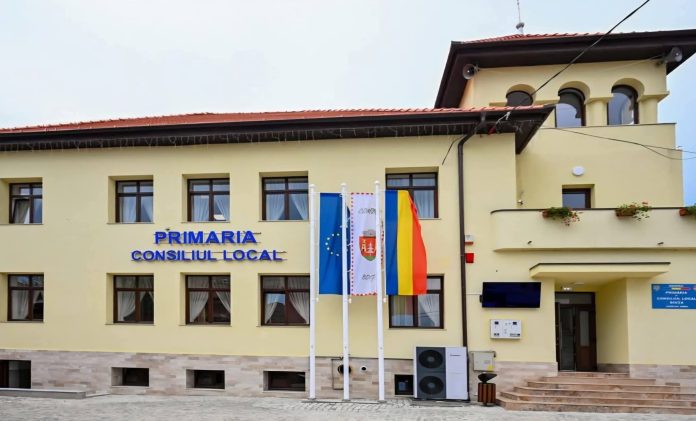 Spectacol de colinde în satul Boița, condus de primarul Nicolae Cocoș, cu comunitatea locală.