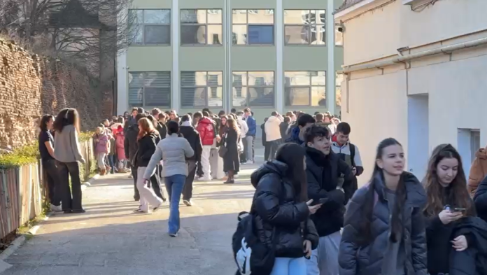 Stiri despre evacuarea elevilor la alarmă de gaz la Colegiul Octavian Goga