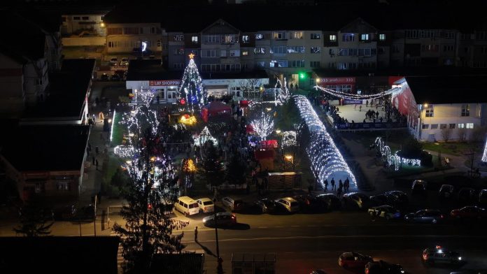 Colindători în costume tradiționale românești la Târgul de Crăciun Tălmaciu