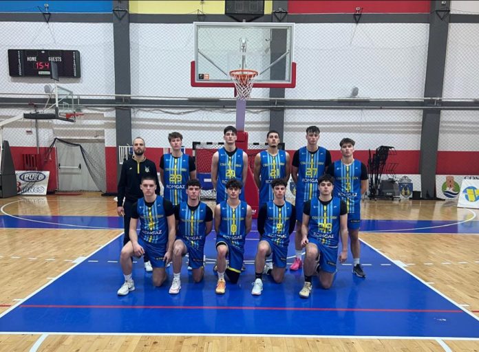 Echipa de handbal masculin CSU 2 Sibiu în timpul unui meci din campionatul României.