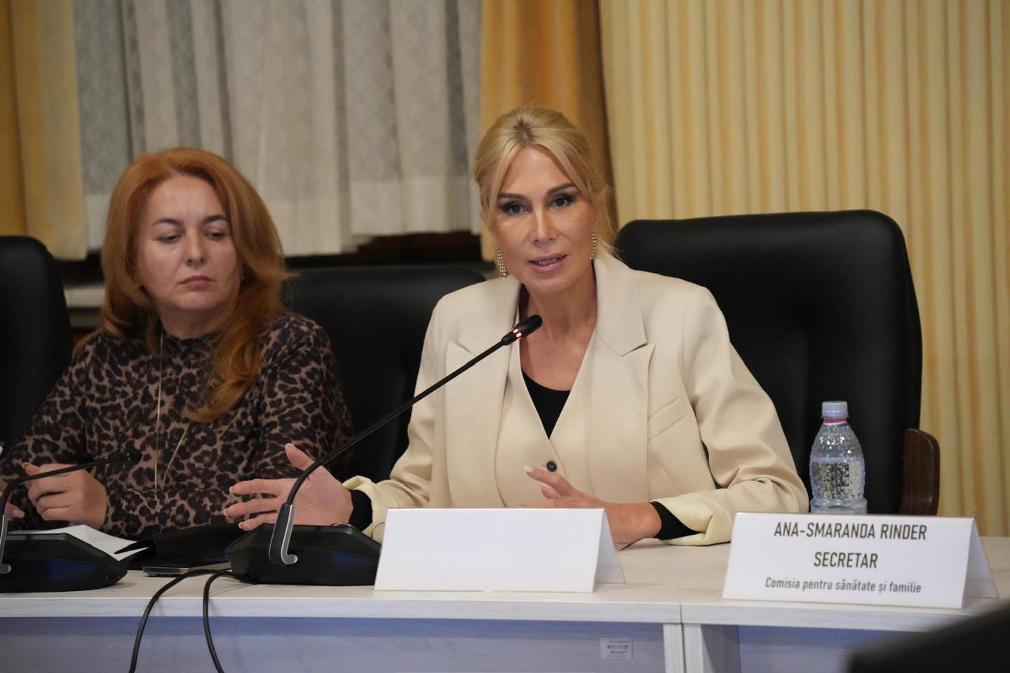 Raluca Turcan și Ilie Bolojan la o conferință de presă susținută de PNL.