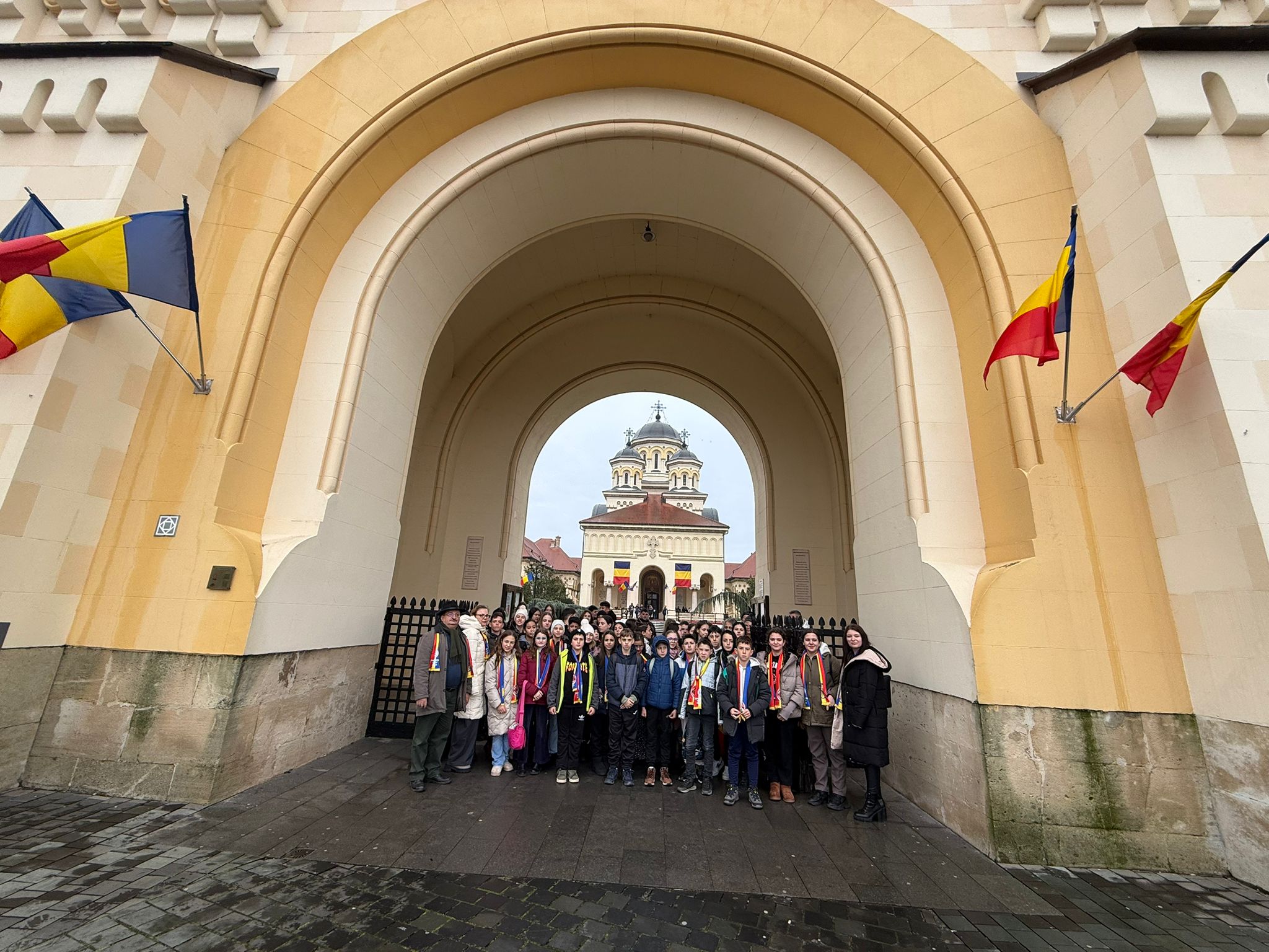 Grup de elevi din Gura Râului la sărbătorile Zilei Naționale din Alba Iulia