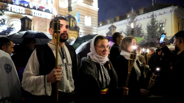 Priveghere la Catedrala Mitropolitană din Sibiu cu credincioși în rugăciune în cinstea Sfântului Apostol Andrei