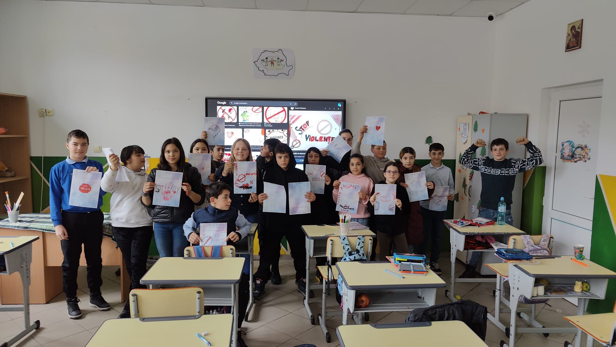 Elevi participă la o activitate educativă pentru Ziua Nonviolenței, Școala Brădeni.