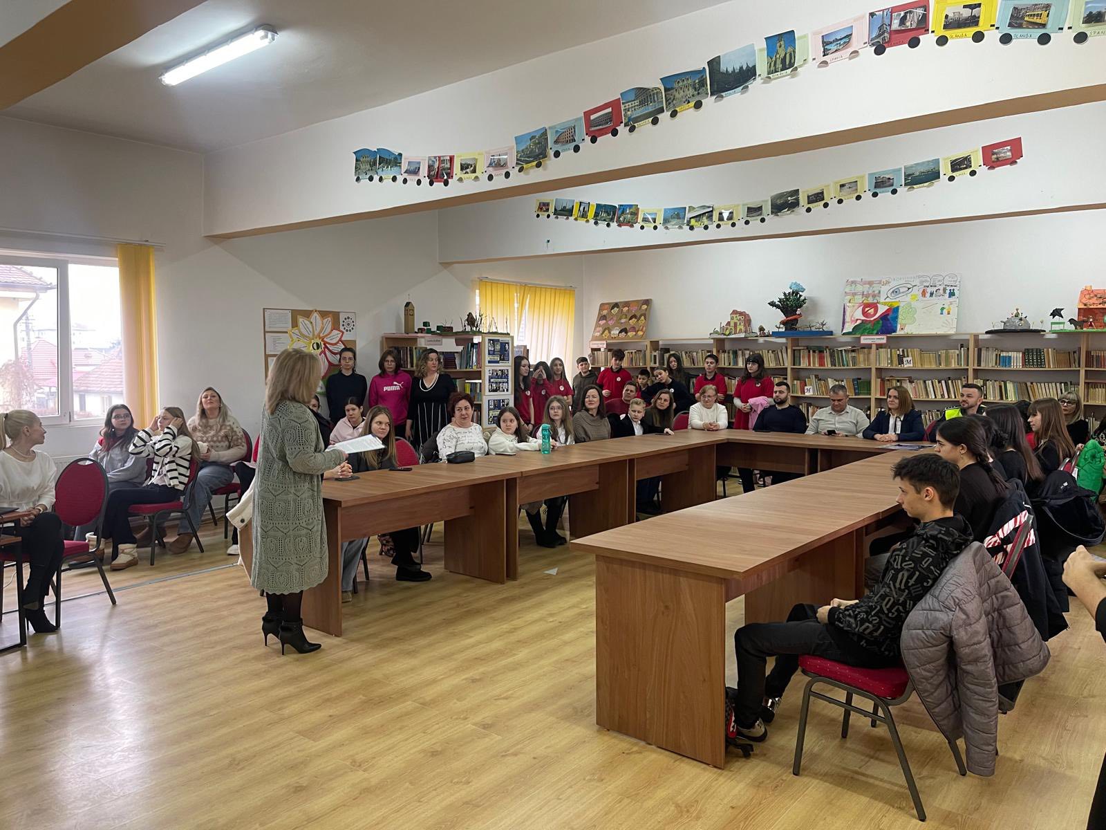 Elevi ai Liceului Tehnologic Johannes Lebel participă la o activitate pentru o școală fără violență